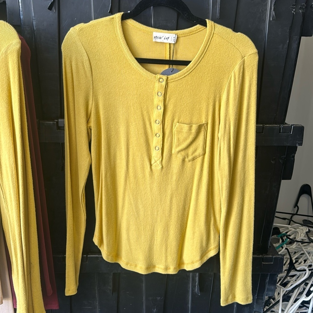 Mustard Henley